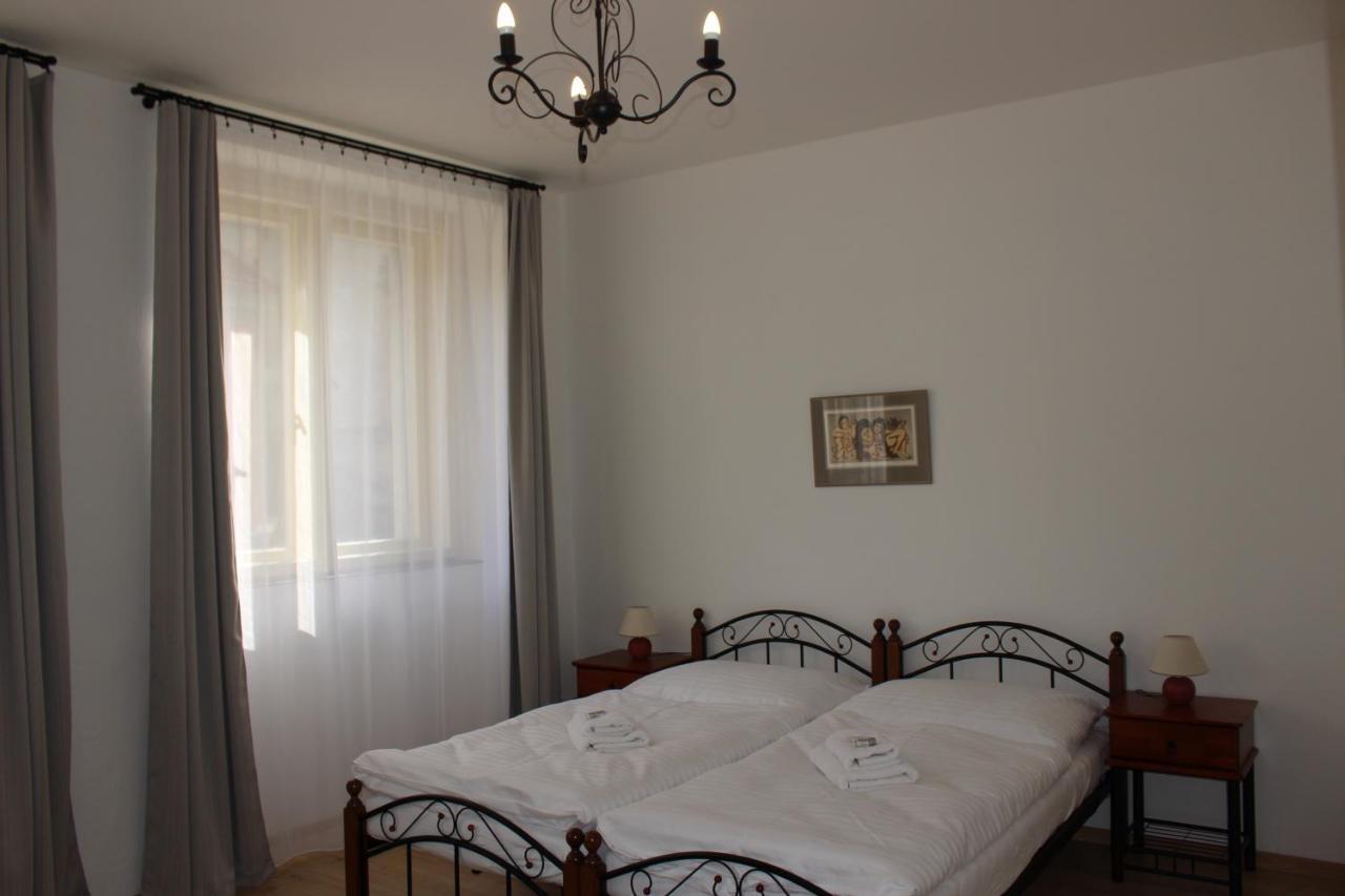Hotel Cerny Kun Louny Exterior foto