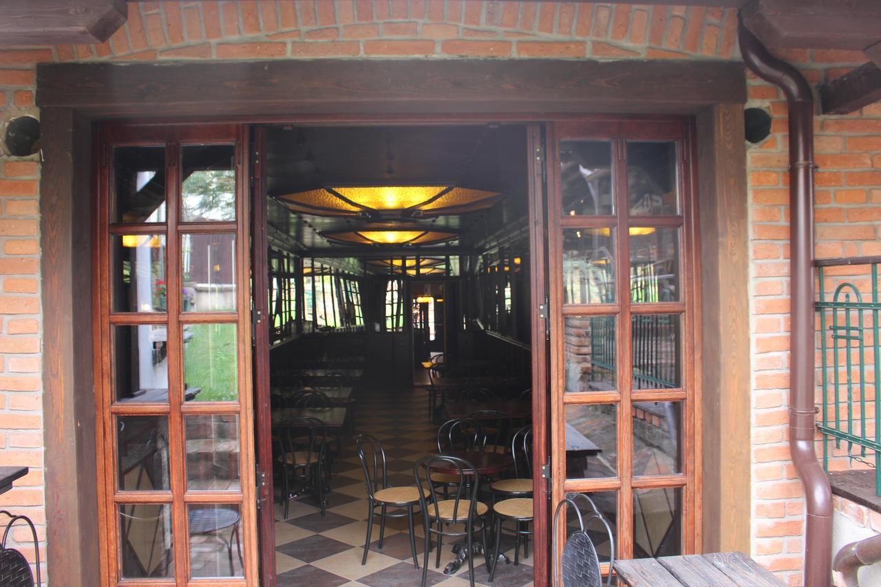 Hotel Cerny Kun Louny Exterior foto